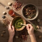 Come preparare una tinta naturale con henné e erbe ayurvediche in casa